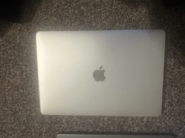 Apple MacBook Pro 13-inch 2.3GHz i5 8GB  128GB 2017 Some keys not working well
